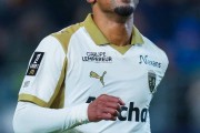 一场5-0，让法甲榜首易主！大黑马一路狂飙，大巴黎又被挤下王座，身价相差11倍